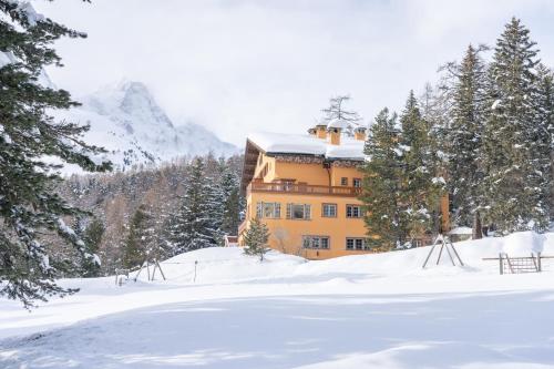 Hotel Chesa Spuondas photo 3