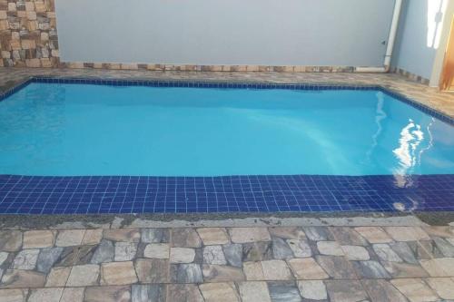 A piscina localizada em Alugo Imóvel em Aruanã GO, para passeios e temporada! ou nos arredores