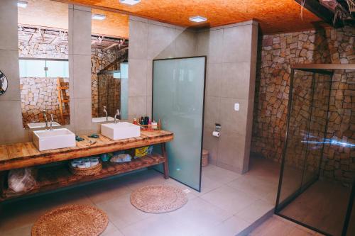 a bathroom with two sinks and two mirrors at Chalé em condomínio beira mar in Barrinha