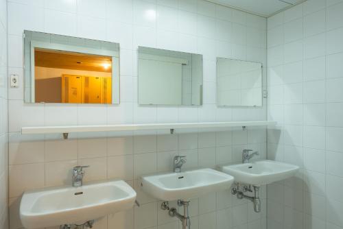 Ванная комната в Montreux Youth Hostel