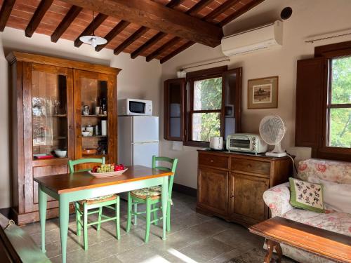 a kitchen with a table and chairs in a room at Il Colombaio in Cavriglia