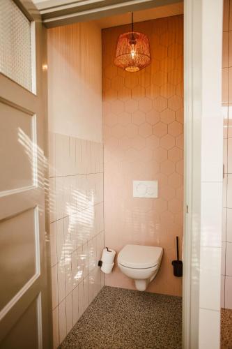 Ένα μπάνιο στο Boutiquehotel & Tiny houses PLEK17