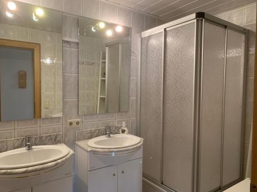 a bathroom with two sinks and a shower at Haus Ulli in Radstadt