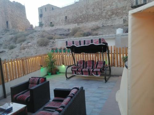 Un lugar para sentarse en Bubble castle house