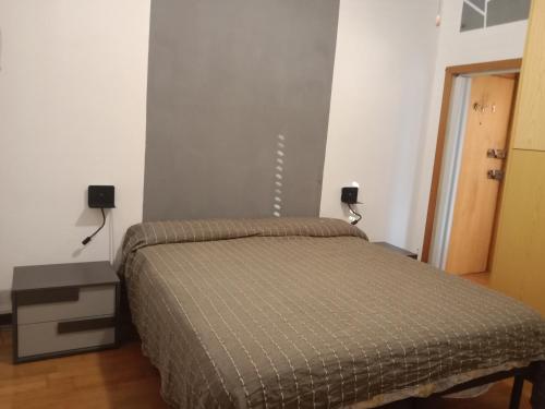 1 dormitorio con 1 cama en una habitación en Dall' olimpico all auditorium, en Roma