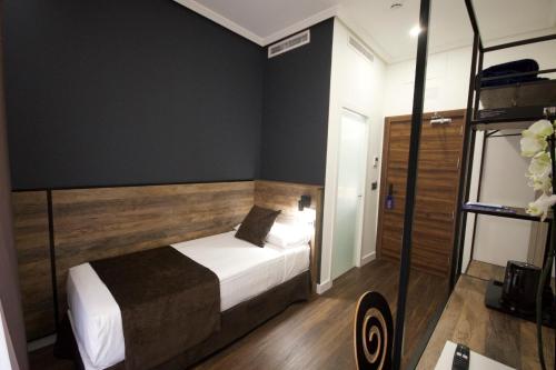 a bedroom with a bed in a room at Hotel BH San Francisco Alicante in Alicante