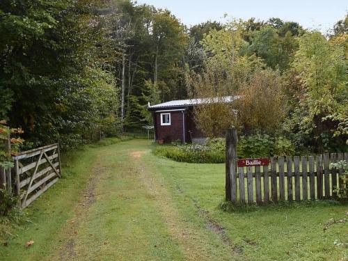Zahrada ubytování Baillie Chalet on Reelig Estate