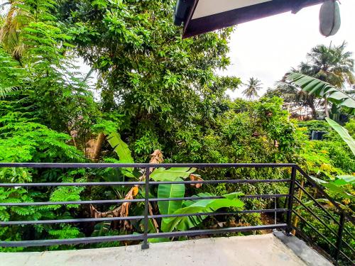 Jardín al aire libre en The Beau Beach Weligama