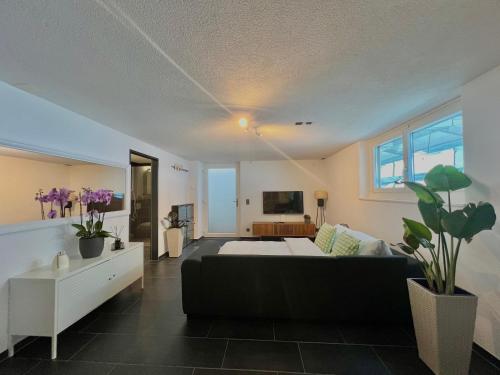 a bedroom with a large bed in a room at The R Apartment Froburg, Parking, Netflix, Golfplatz in Obergösgen