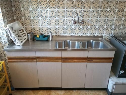 a kitchen with a sink and a counter top at Casa de alojamento local (T2) Queluz de Baixo in Oeiras