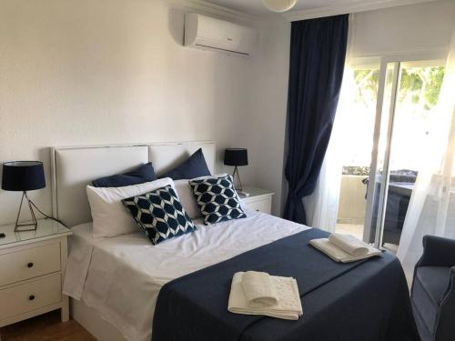 Apartamento Torremolinos 5 Personas + PARKING + PISCINA todo el año