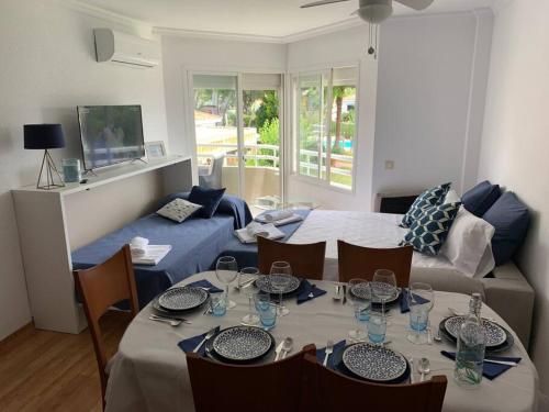 Apartamento Torremolinos 5 Personas + PARKING + PISCINA todo el año
