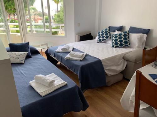 Apartamento Torremolinos 5 Personas + PARKING + PISCINA todo el año