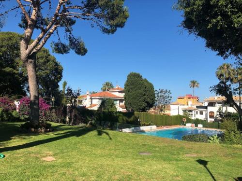 Apartamento Torremolinos 5 Personas + PARKING + PISCINA todo el año