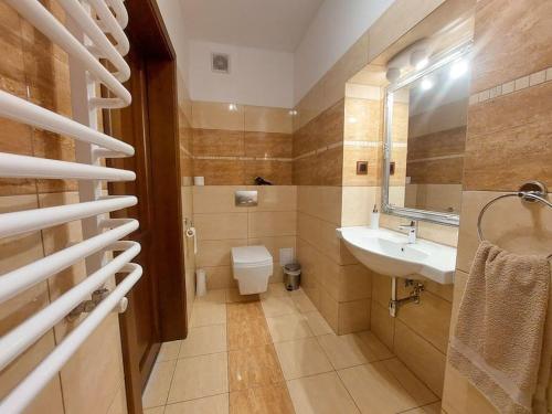 a bathroom with a sink and a toilet at Willa Brancon in Babimost