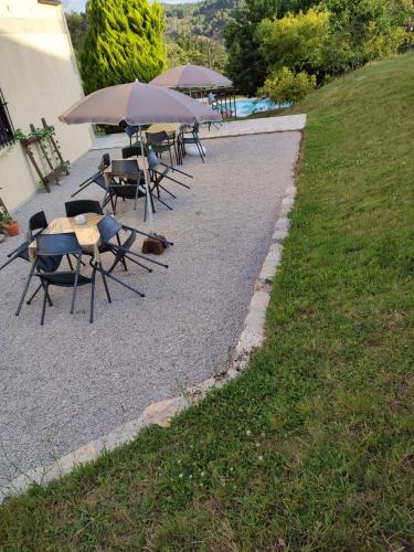 a row of tables and chairs with umbrellas at Casa da Rapadoira in Laxoso de Abaixo