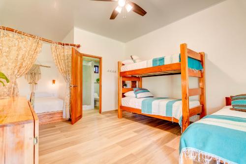 Postel nebo postele na pokoji v ubytování Beach Break Hotel & Surf Camp de Playa Venao