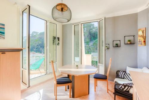 LE PALAIS DU CHATEAU PORT DE NICE ANTIQUAIRES