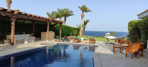 Πισίνα στο ή κοντά στο Private villas in Sheraton Sharm Resort - By Royal Vacations EG