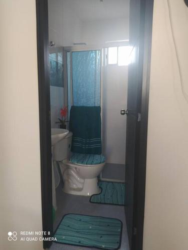 Et badeværelse på Apartamento en Santa Marta con internet piscina