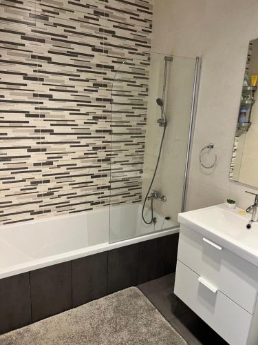 a bathroom with a shower and a sink at Amazing 2 bed apartment Gozo in Għajnsielem