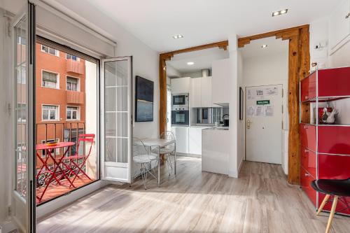 a kitchen and dining room with a table and chairs at BNBHolder Charming & Stylish CHUECA in Madrid