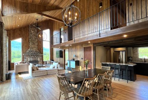 Χώρος καθιστικού στο River Ridge Camp Adirondacks