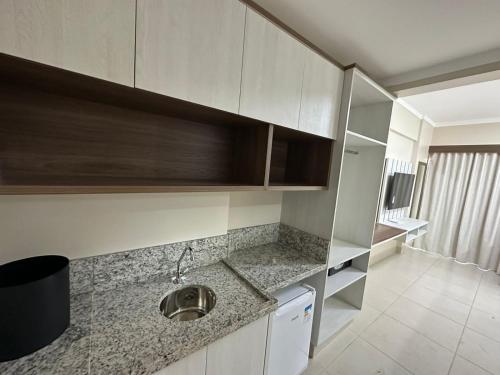 a kitchen with a sink and a counter top at Spazzio diRoma 2024 - COM CAFÉ DA MANHÃ in Caldas Novas