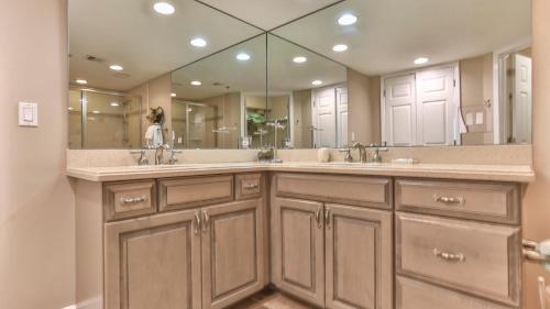 Koupelna v ubytování Destin Towers 142 - 2 Bedroom Beach Front Condo in the Heart of Destin with Amazing Views!