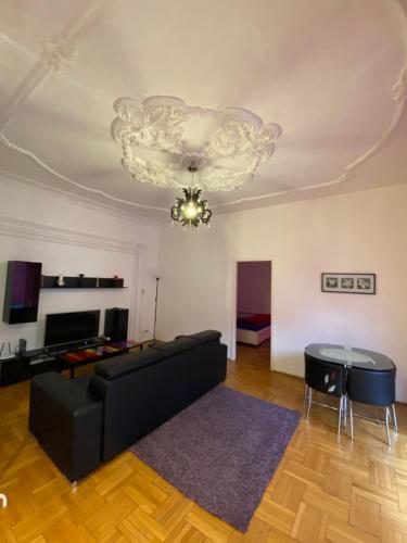 HearT of the city 2 bedrooms, living rooms, bathrooms, with AC 1052 Budapest, 4 Galamb utca kép - 3