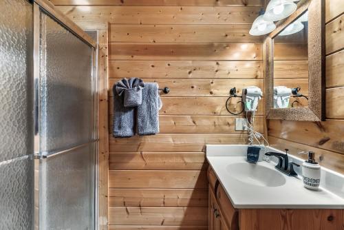 Epic Mountain Views, Hot Tub, Game Room, Sleeps 10 photo 4