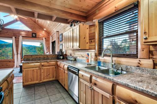 Epic Mountain Views, Hot Tub, Game Room, Sleeps 10 photo 55