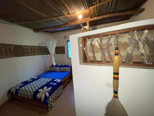 a room with a bed and a baseball bat on the wall at Lodge au paradis fleuri 