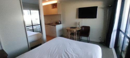 Ένα ή περισσότερα κρεβάτια σε δωμάτιο στο West Fitzroy Apartments