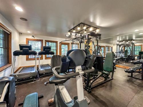 Epic Mountain Views, Hot Tub, Game Room, Sleeps 10 photo 53