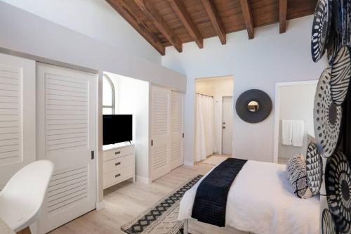 Villa at St James Unit A Luxury Pool Villa, Pet Friendly photo 14