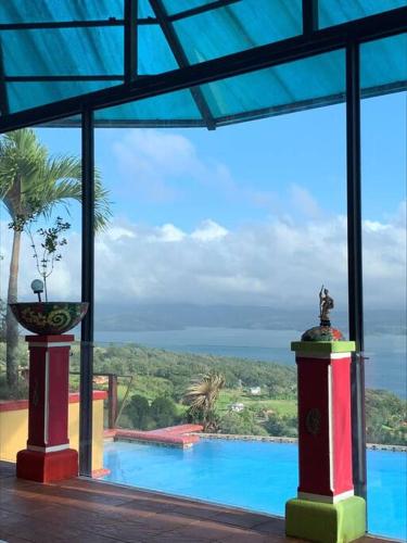 Bazén v ubytování Lake Arenal Killer View Villa nebo v jeho okolí