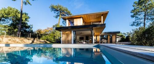 Bazén v ubytování SPRING KEYWEEK - Contemporary villa with pool in the hea nebo v jeho okolí