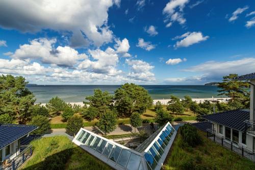 an aerial view of a house with the ocean in the background at Dorint Strandhotel Binz/Rügen in Binz