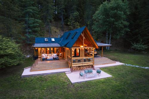 The Kootenay Lake House - A Private Luxury Retreat