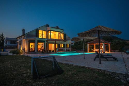 Luxury villa with a swimming pool Vrpolje, Sibenik - 21843