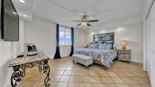 A bed or beds in a room at Dolphin Point 502B - 2BR condo on Holiday Isle with harbor view