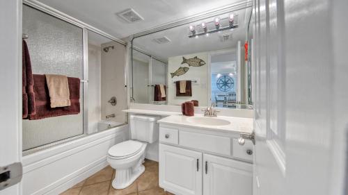A bathroom at Dolphin Point 502B - 2BR condo on Holiday Isle with harbor view