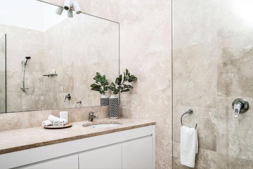 a bathroom with a sink and a shower at A Perfect Stay - Clique 3 in Byron Bay