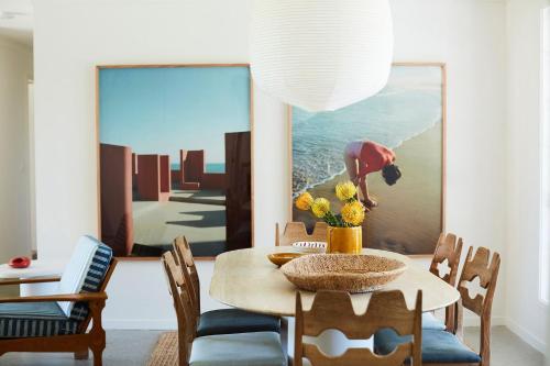 Coin salon dans l'établissement Hidden Byron - designer hinterland oasis with pool, fireplace and firepit