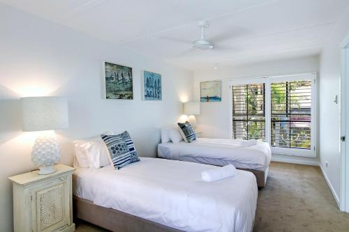 a bedroom with two beds and a window at A Perfect Stay - Jimmys Beach House in Byron Bay