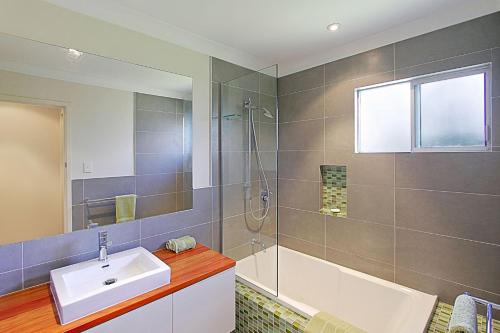 a bathroom with a sink and a shower and a tub at A Perfect Stay - Su Casa in Byron Bay