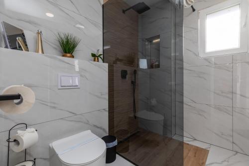 Apartments with hot tub Omis - 20689