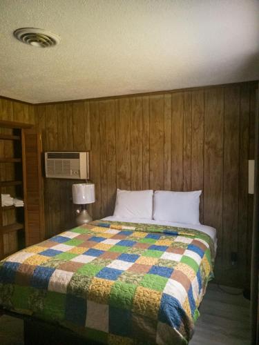 a bedroom with a bed with a colorful quilt at Timber Ridge Lodge Gatlinburg in Gatlinburg