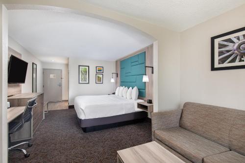 Ένα ή περισσότερα κρεβάτια σε δωμάτιο στο La Quinta Inn by Wyndham Pigeon Forge-Dollywood